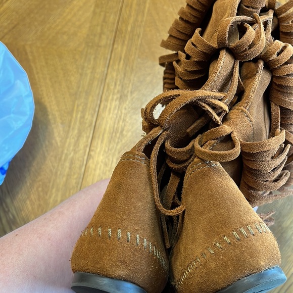 Minnetonka Camel Leather Fringe Boots ~ Size 7 - Picture 4 of 5